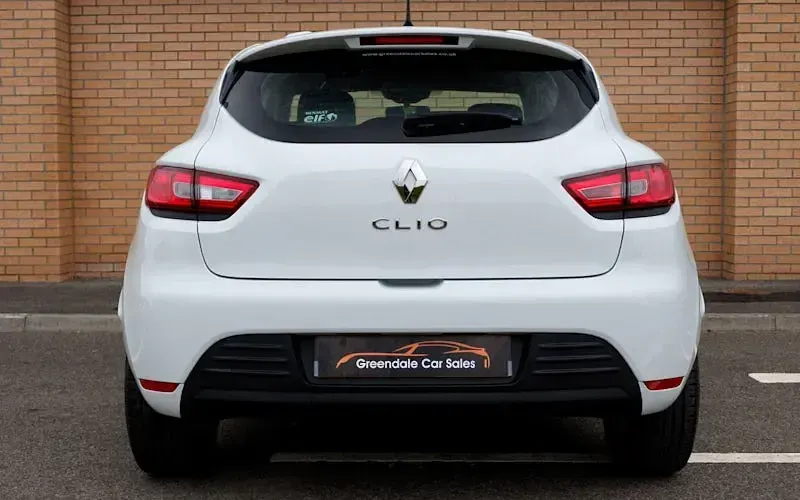 Used Renault Clio Play 75 HP (55 kW) 2018 White Hatchback