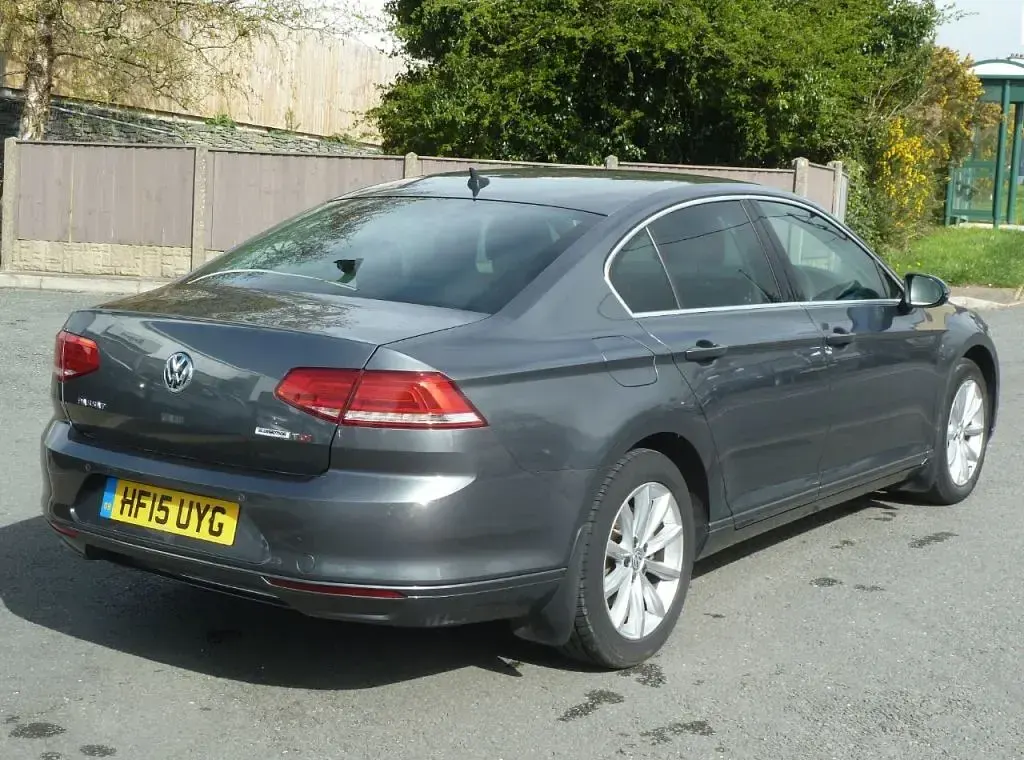 Used VW Passat Business 120 HP (88 kW) 2015 Grey Sedan