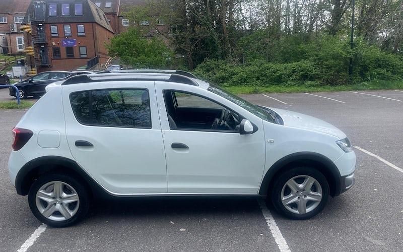 Begagnad Dacia Sandero Ambiance 90 HK (66 kW) 2015 Vit Halvkombi