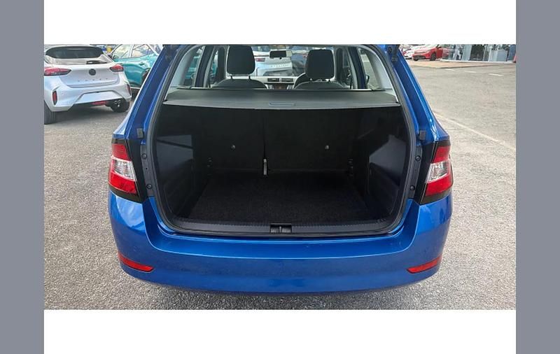 Used Skoda Fabia SE 95 HP (69 kW) 2018 Blue Estate