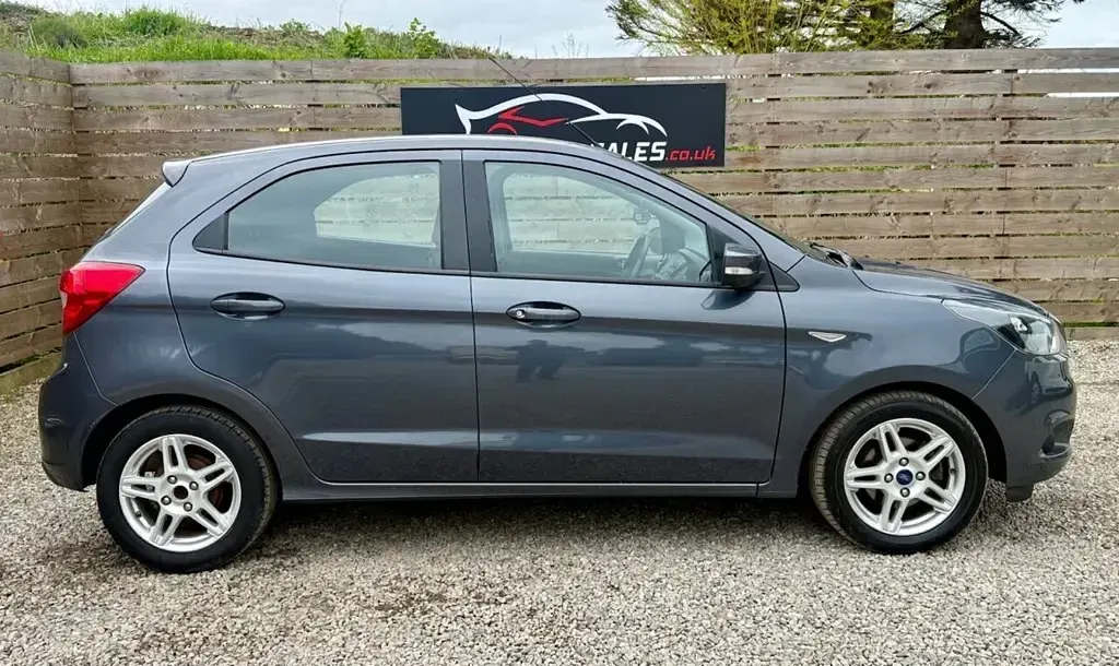 Używany Ford Ka Plus Zetec 85 KM (62 kW) 2018 Szary Hatchback
