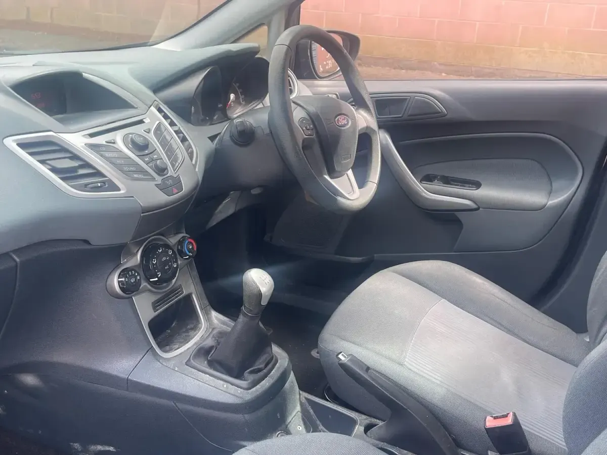 Used Ford Fiesta 70 HP (51 kW) 2012 Black Hatchback