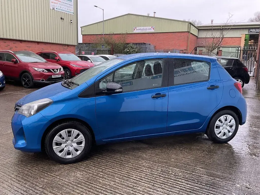 Usado Toyota Yaris Active 2017 Azul Citadino