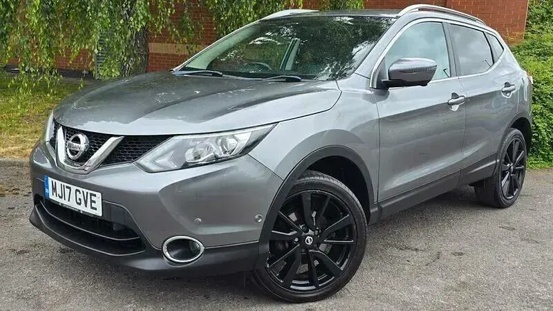 Used Nissan Qashqai Tekna 110 HP (80 kW) 2017 Grey SUV