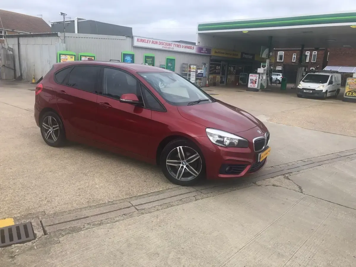 Begagnad BMW 218 Sport Line 2015 Röd Halvkombi