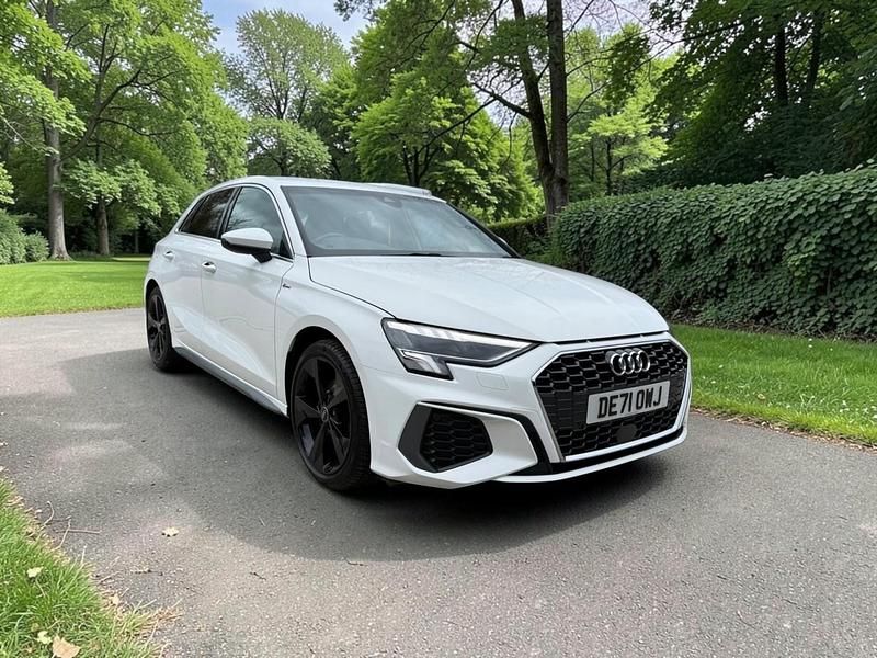 Begagnad Audi A3 S-Line 150 HK (110 kW) 2021 Vit Sedan