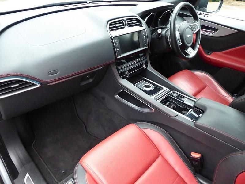 Used Jaguar F-Pace R-Sport 250 HP (183 kW) 2018 Silver SUV