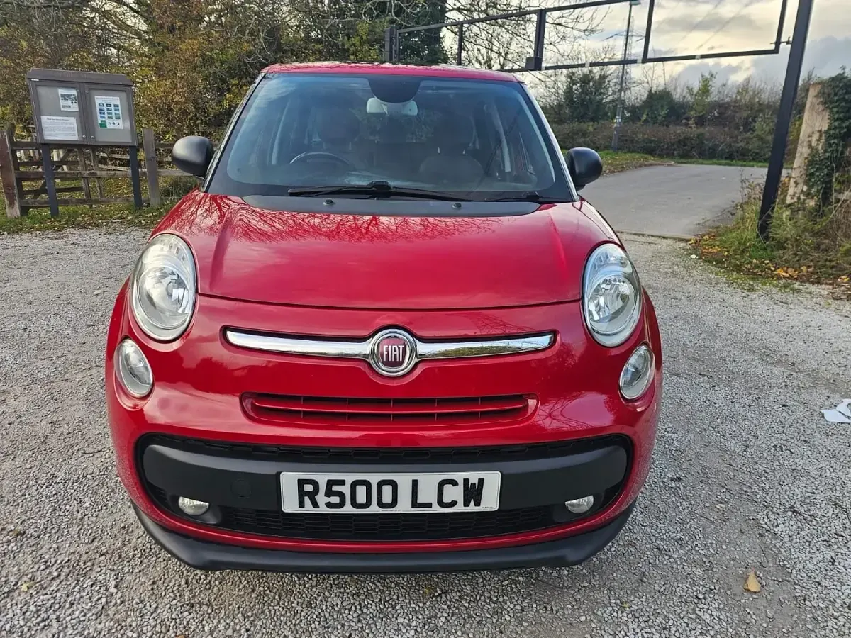 Used Fiat 500L Lounge 85 HP (62 kW) 2014 Red MPV