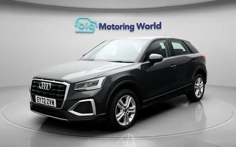 Begagnad Audi Q2 Sport 110 HK (80 kW) 2023 Grå SUV
