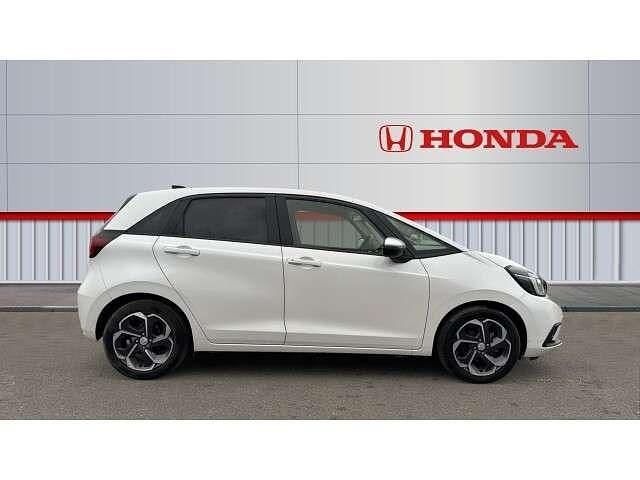 Used Honda Jazz Hybrid 109 HP (80 kW) 2023 White Hatchback