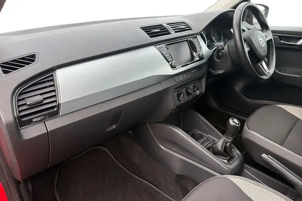 Used Skoda Fabia SE 95 HP (69 kW) 2018 Red Hatchback