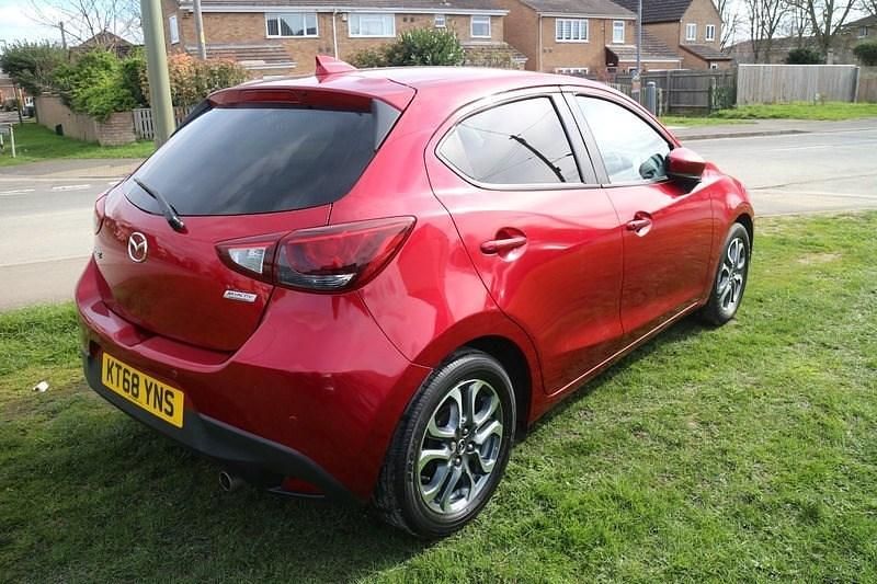 Begagnad Mazda 2 Inclusive 115 HK (84 kW) 2019 Röd Halvkombi