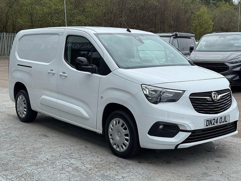 Used Vauxhall Combo 100 HP (73 kW) 2024 White MPV