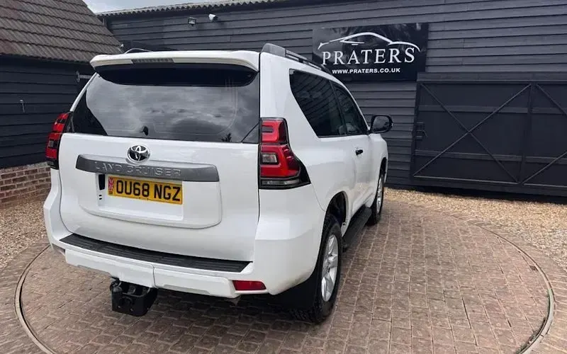 Used Toyota Land Cruiser 177 HP (130 kW) 2018 White Van
