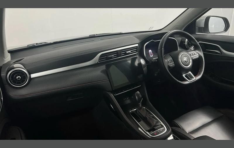 Używany MG ZS Exclusive 111 KM (81 kW) 2023 Srebrny SUV
