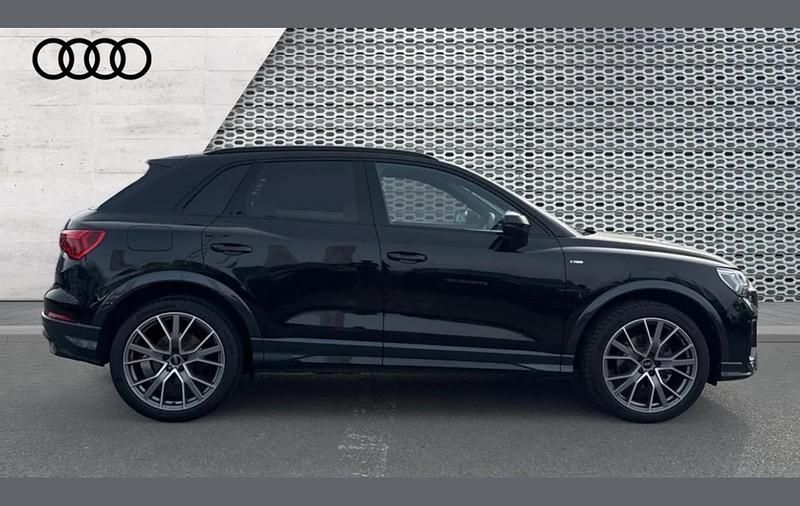 Używany Audi Q3 Black Edition 150 KM (110 kW) 2025 Czarny SUV