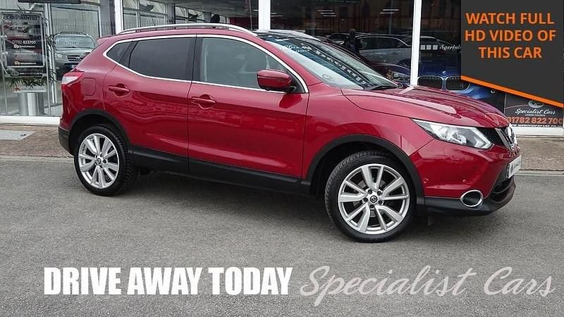 Red Used 2016 Nissan Qashqai Tekna SUV | £10,000 (Fair price) - Image 1/4