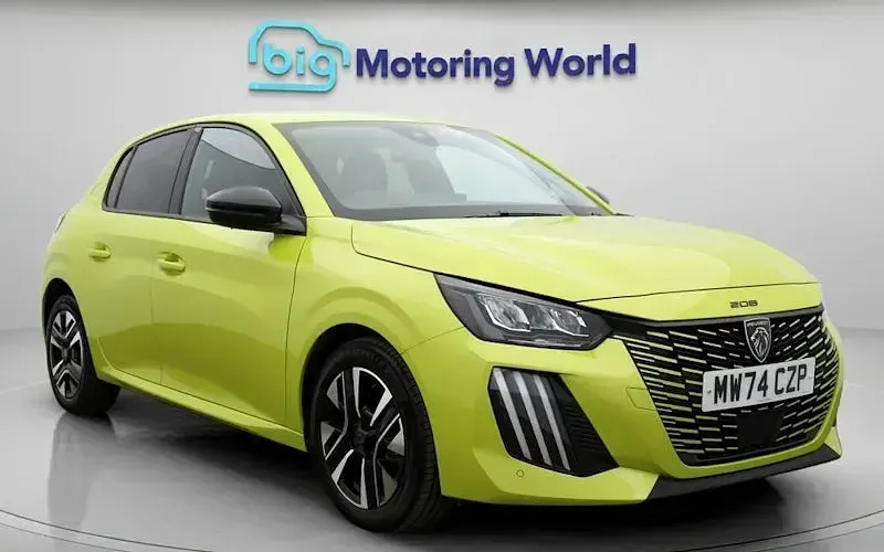 Used Peugeot 208 Allure 101 HP (74 kW) 2024 Hatchback