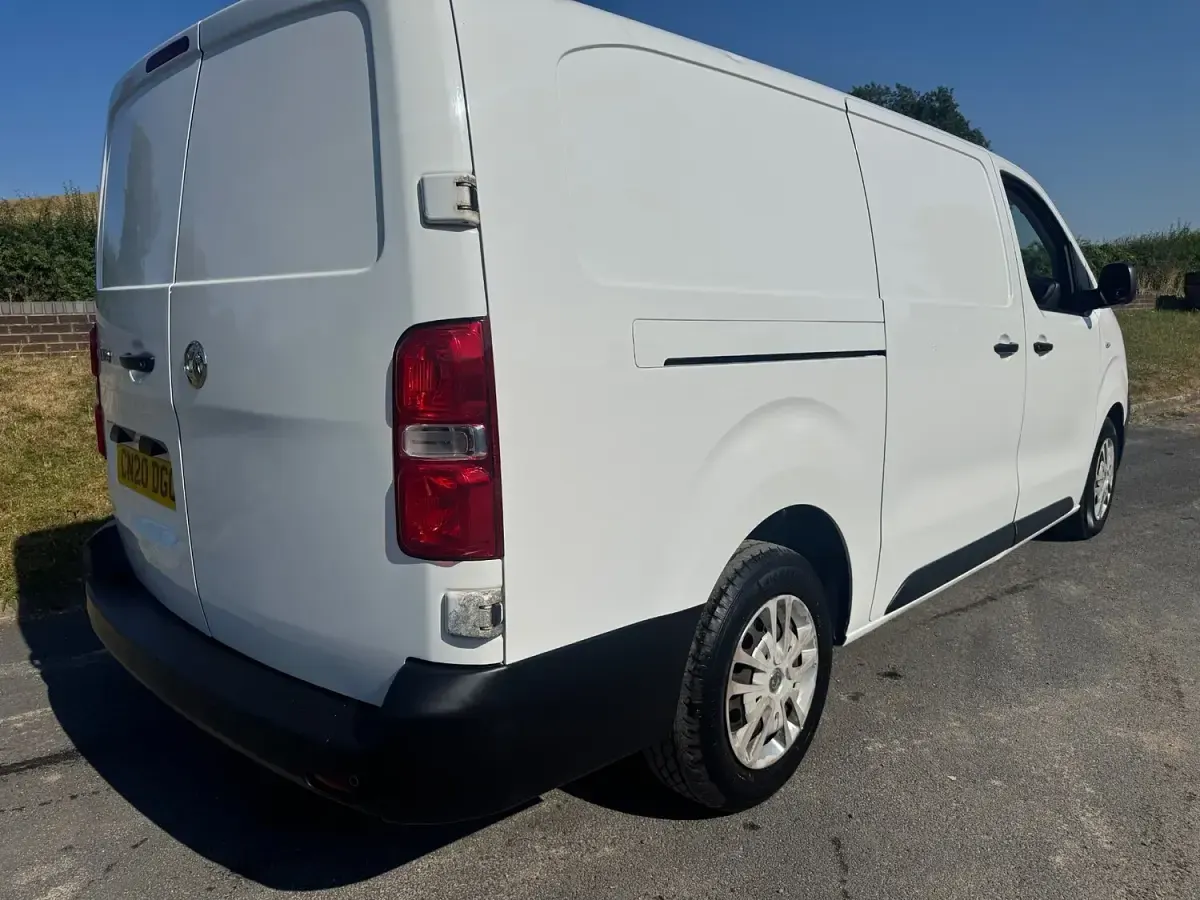 Used Vauxhall Vivaro 100 HP (73 kW) 2020 White MPV