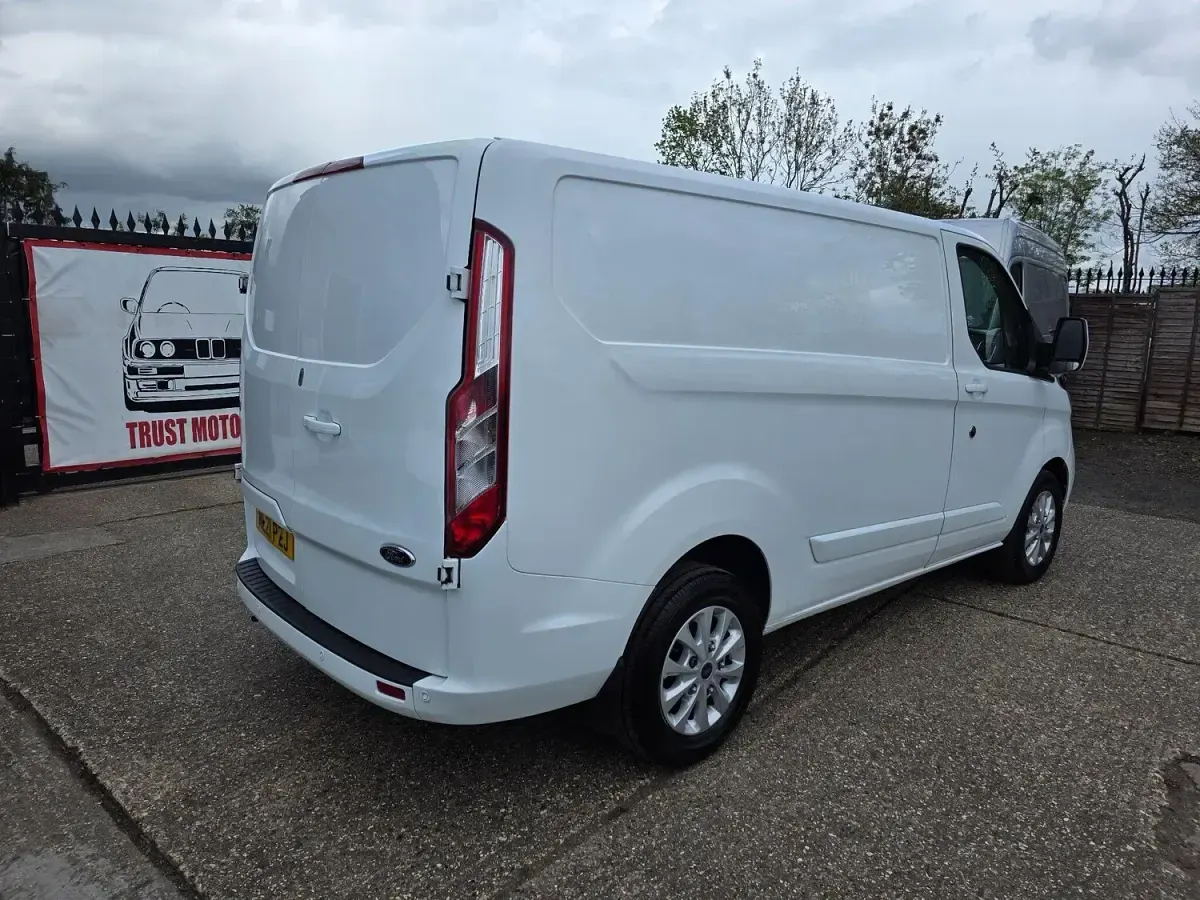 Used Ford Transit Custom Limited 130 HP (95 kW) 2021 White Van