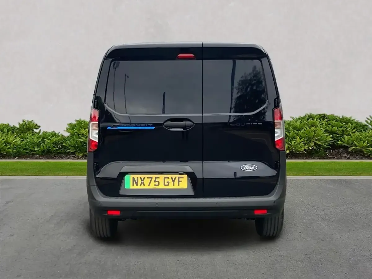 Ny Ford E-Transit Trend 100 kW (136 HK) 2025 Svart Van