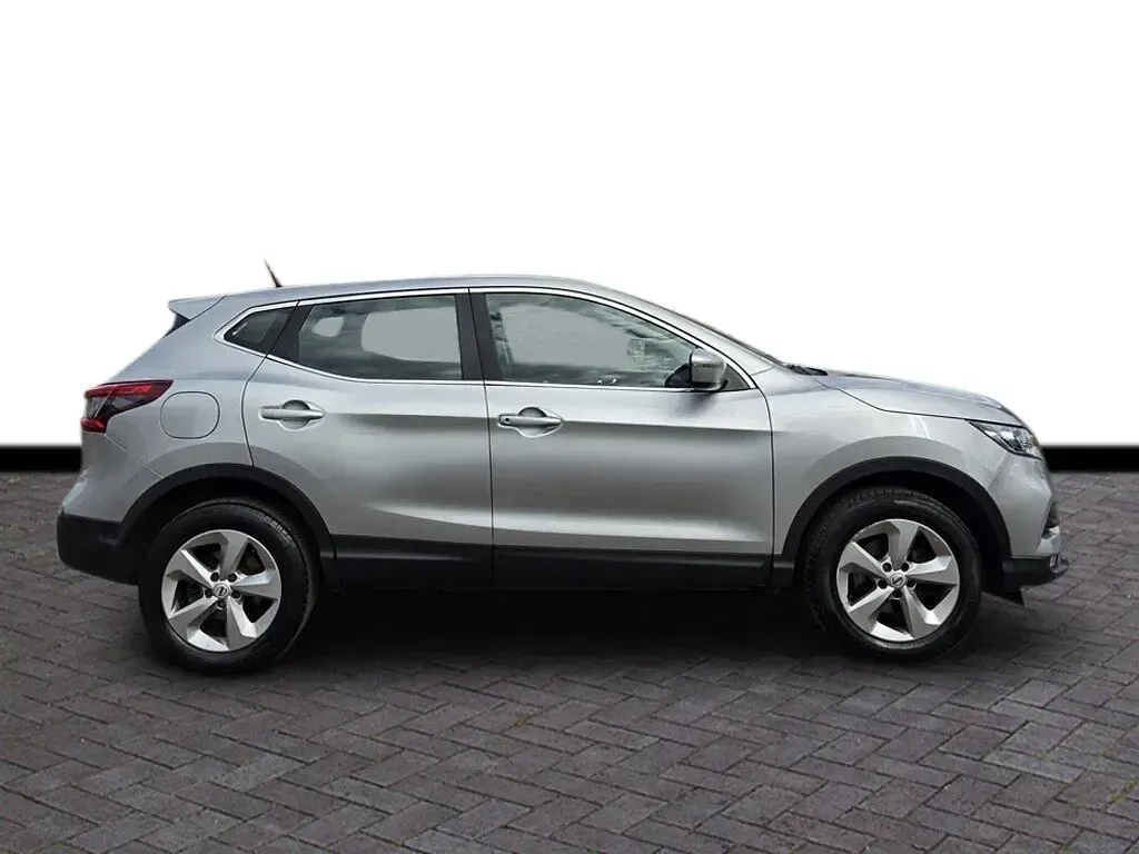Used Nissan Qashqai Acenta 115 HP (84 kW) 2018 Silver SUV