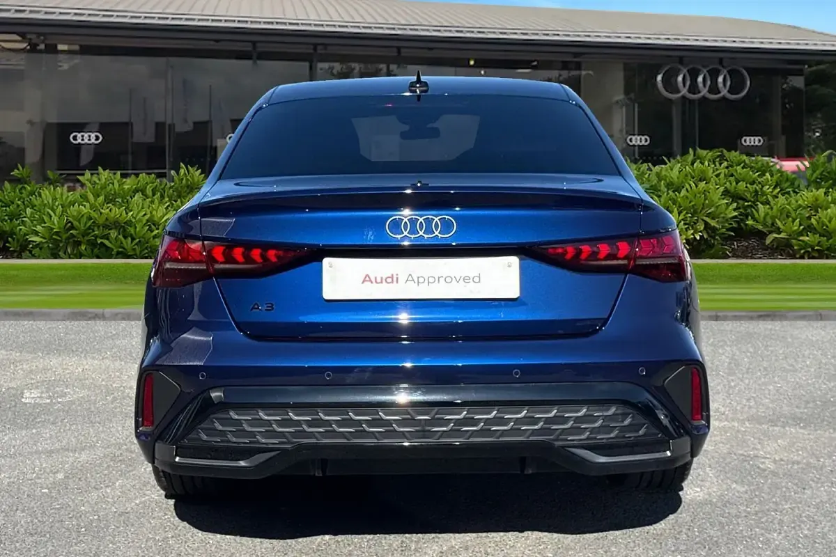 Begagnad Audi A3 S-Line 150 HK (110 kW) 2025 Blå Sedan