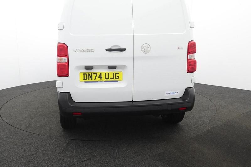 Used Vauxhall Vivaro 120 HP (88 kW) 2024 White MPV