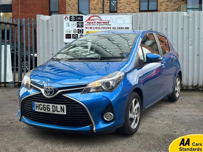 Used Toyota Yaris Hybrid 2016 Blue Hatchback