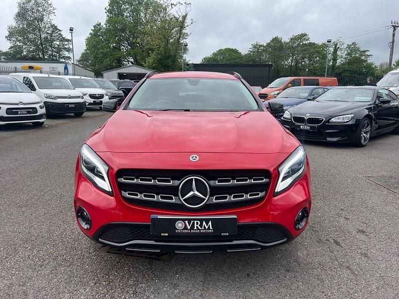 Used Mercedes GLA180 Urban 122 HP (89 kW) 2019 Red SUV