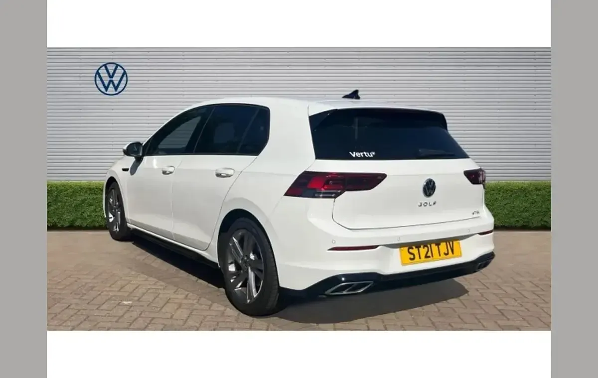 Used VW Golf VIII R-line 150 HP (110 kW) 2021 White Hatchback