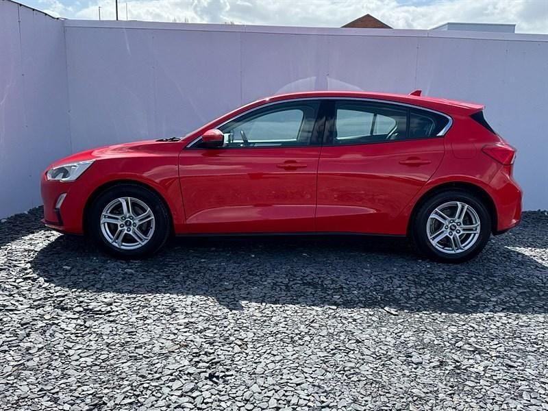 Used Ford Focus Zetec 100 HP (73 kW) 2019 Red Hatchback