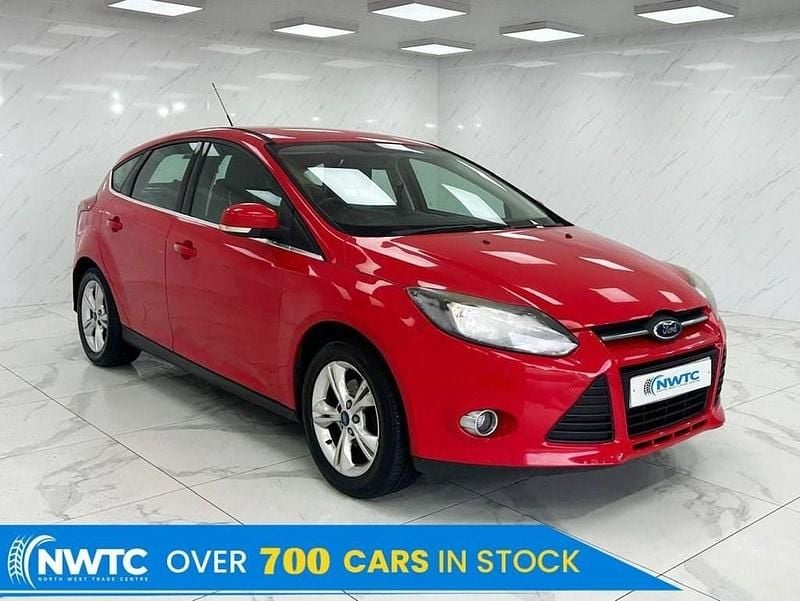 Used Ford Focus Zetec 125 HP (91 kW) 2011 Red Hatchback