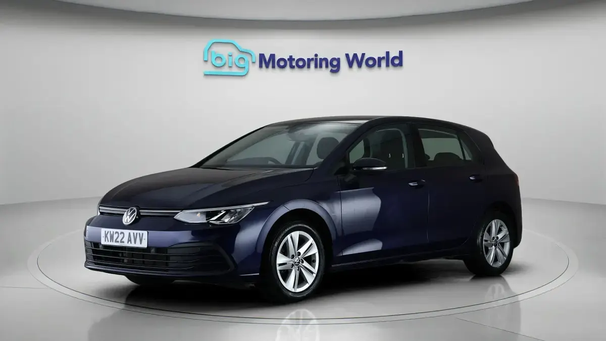 Second-hand VW Golf VIII S 128 CP (94 kW) 2022 Albastru Hatchback