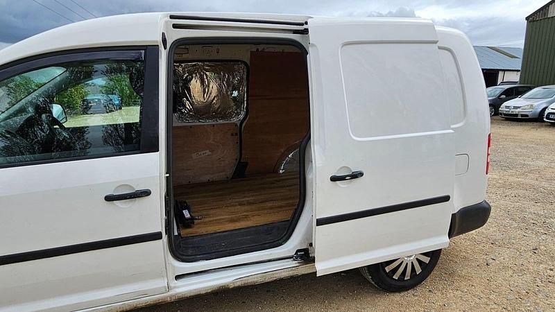 Used VW Caddy 102 HP (75 kW) 2011 White MPV