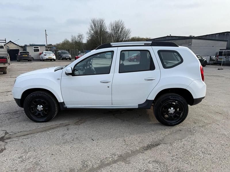 Used Dacia Duster Lauréate 110 HP (80 kW) 2013 White SUV