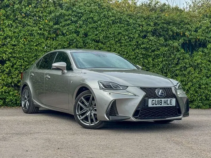 Usado Lexus IS300h Sport Line 223 CV (164 kW) 2018 Plateado Berlina