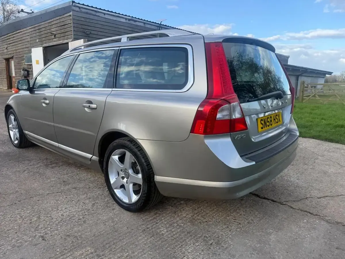 Used Volvo V70 SE Lux 2008 Gold Estate