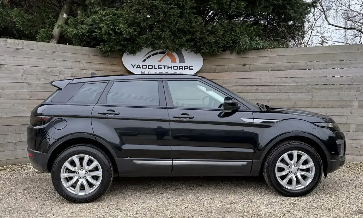Begagnad Land Rover Range Rover evoque SE 2016 Svart SUV
