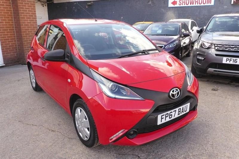 Usado Toyota Aygo 69 HP (50 kW) 2017 Vermelho Citadino