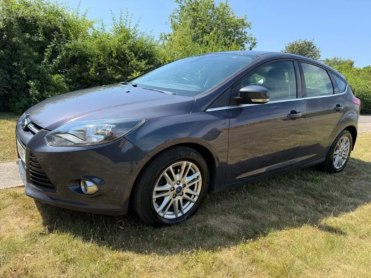 Used Ford Focus Titanium 125 HP (91 kW) 2012 Grey Hatchback