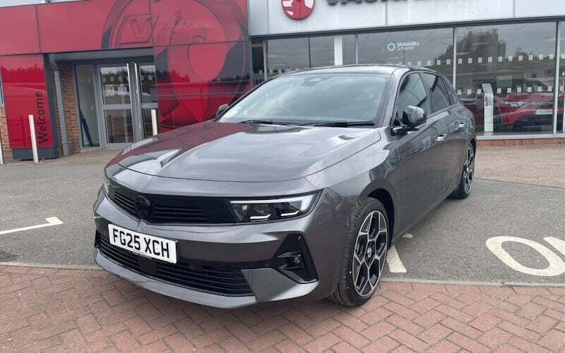 New 2025 Vauxhall Astra Ultimate Estate | £27,555 (Fair price) - Image 1/4