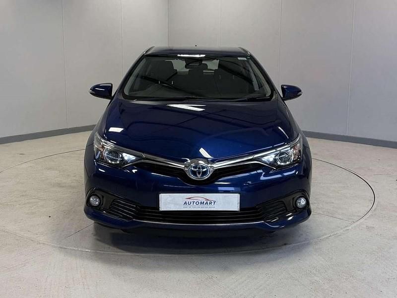 Used Toyota Auris Hybrid 134 HP (98 kW) 2017 Blue Hatchback