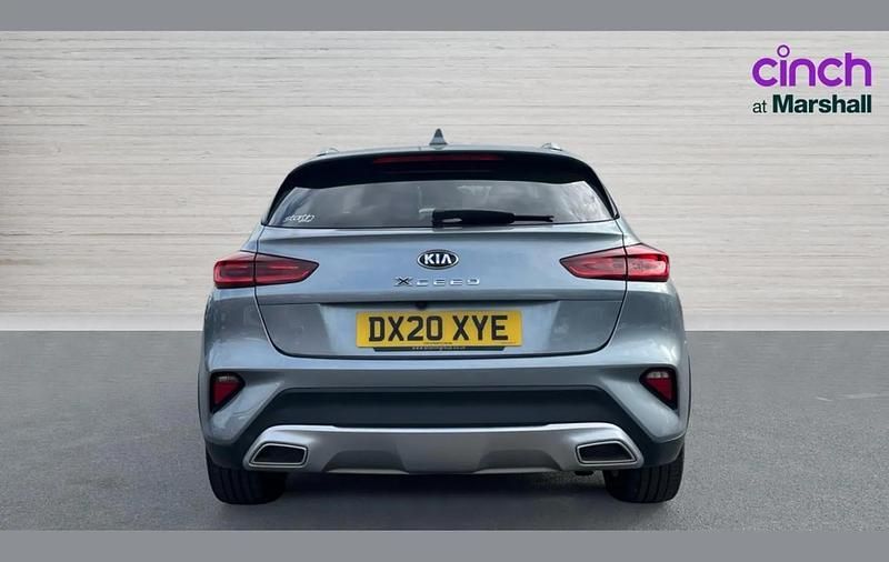 Usado Kia XCeed 140 CV (102 kW) 2020 Plateado SUV