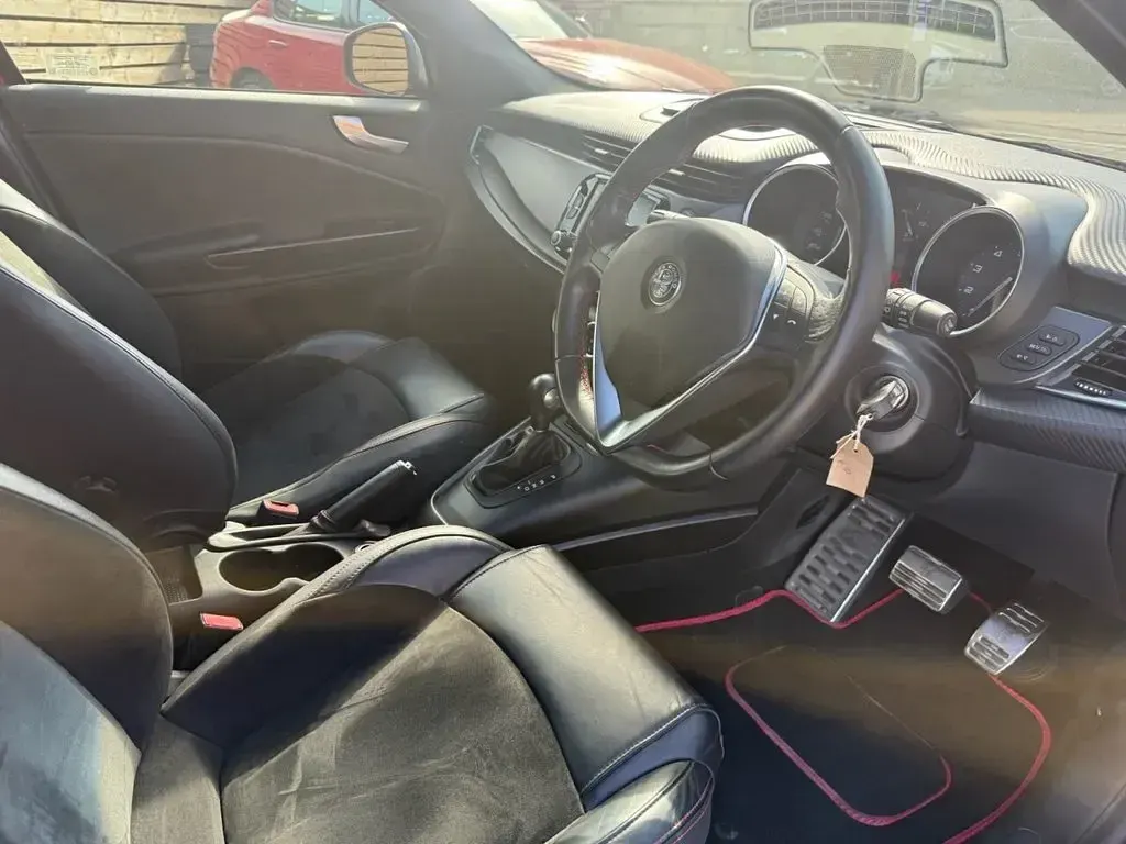 Used Alfa Romeo Giulietta Veloce 240 HP (176 kW) 2016 Red Hatchback