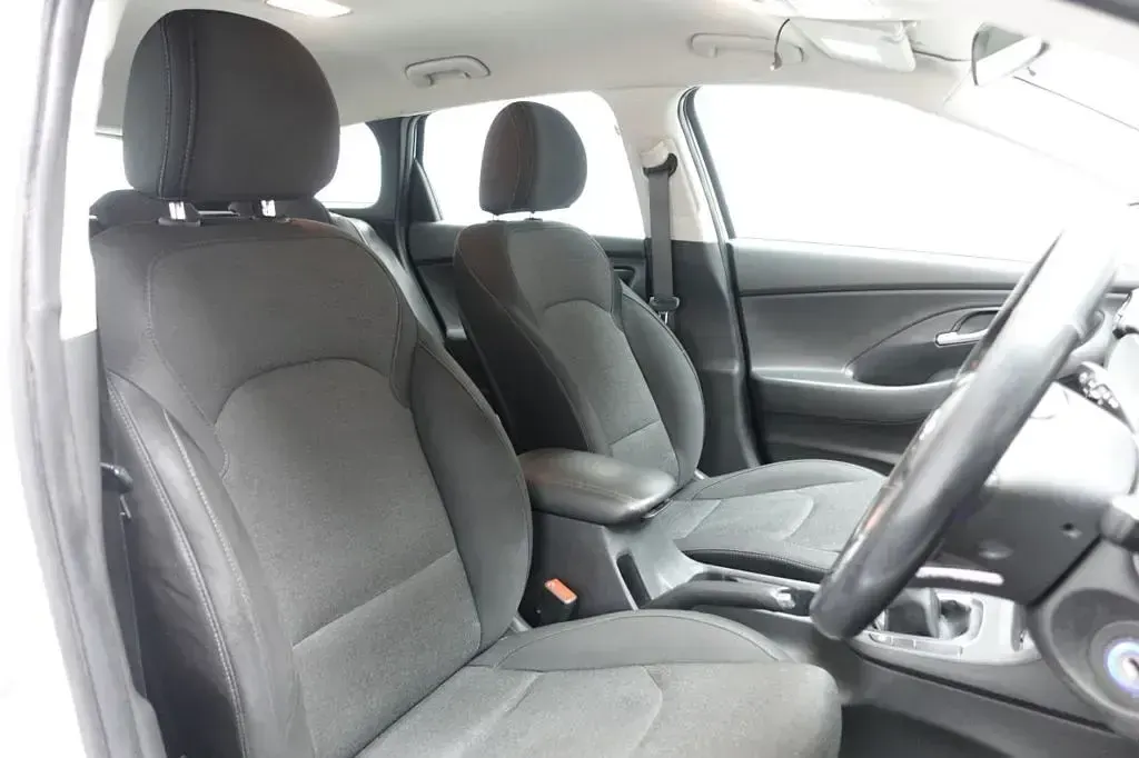 Used Hyundai i30 SE 136 HP (100 kW) 2021 White Estate