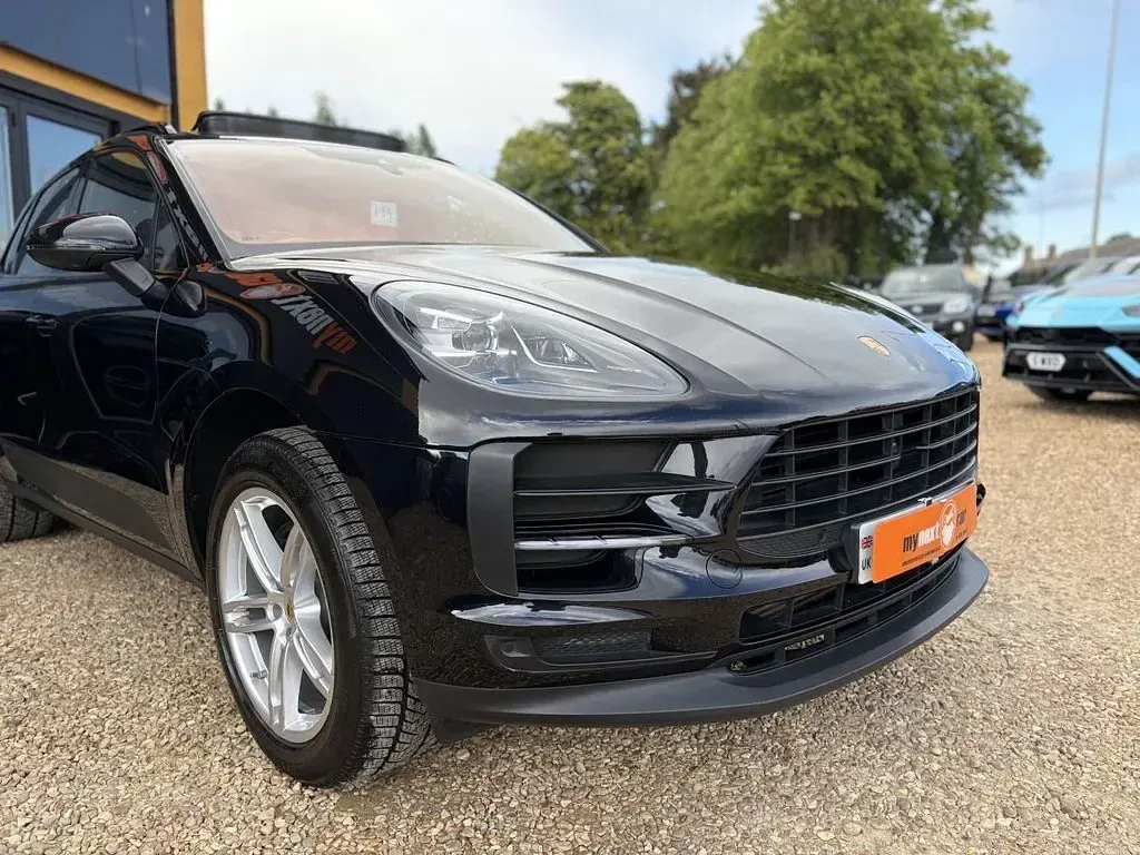 Used Porsche Macan 245 HP (180 kW) 2018 Black SUV