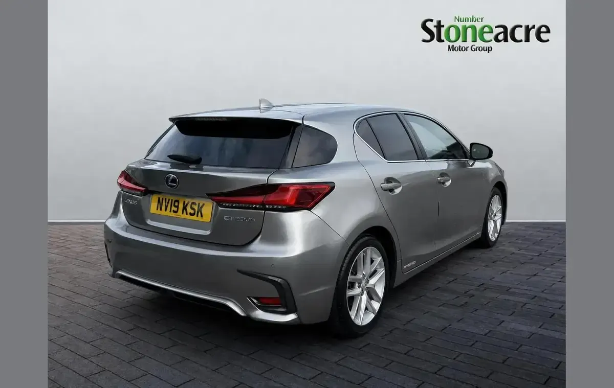 Used Lexus CT200h 134 HP (98 kW) 2019 Silver Hatchback