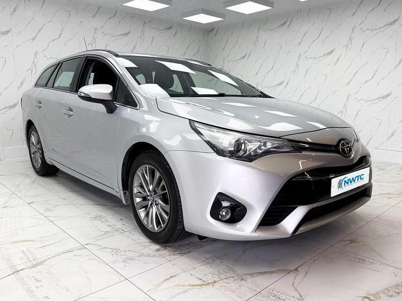 Used Toyota Avensis Business Edition 112 HP (82 kW) 2016 Silver Estate