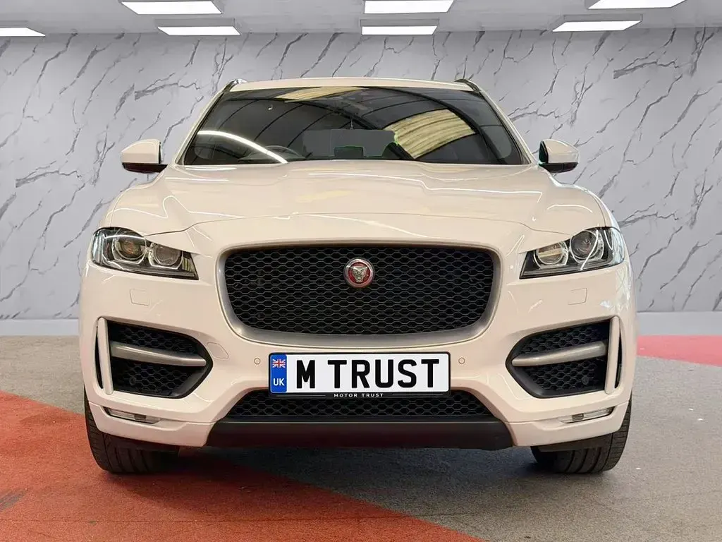 Usado Jaguar F-Pace R-Sport 163 CV (119 kW) 2019 Blanco SUV